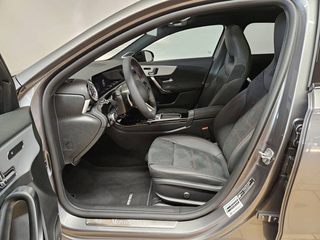 MERCEDES-BENZ A 220 4Matic AMG Line, Hybride Leggero Benzina/Elettrica, Auto dimostrativa, Automatico - 5