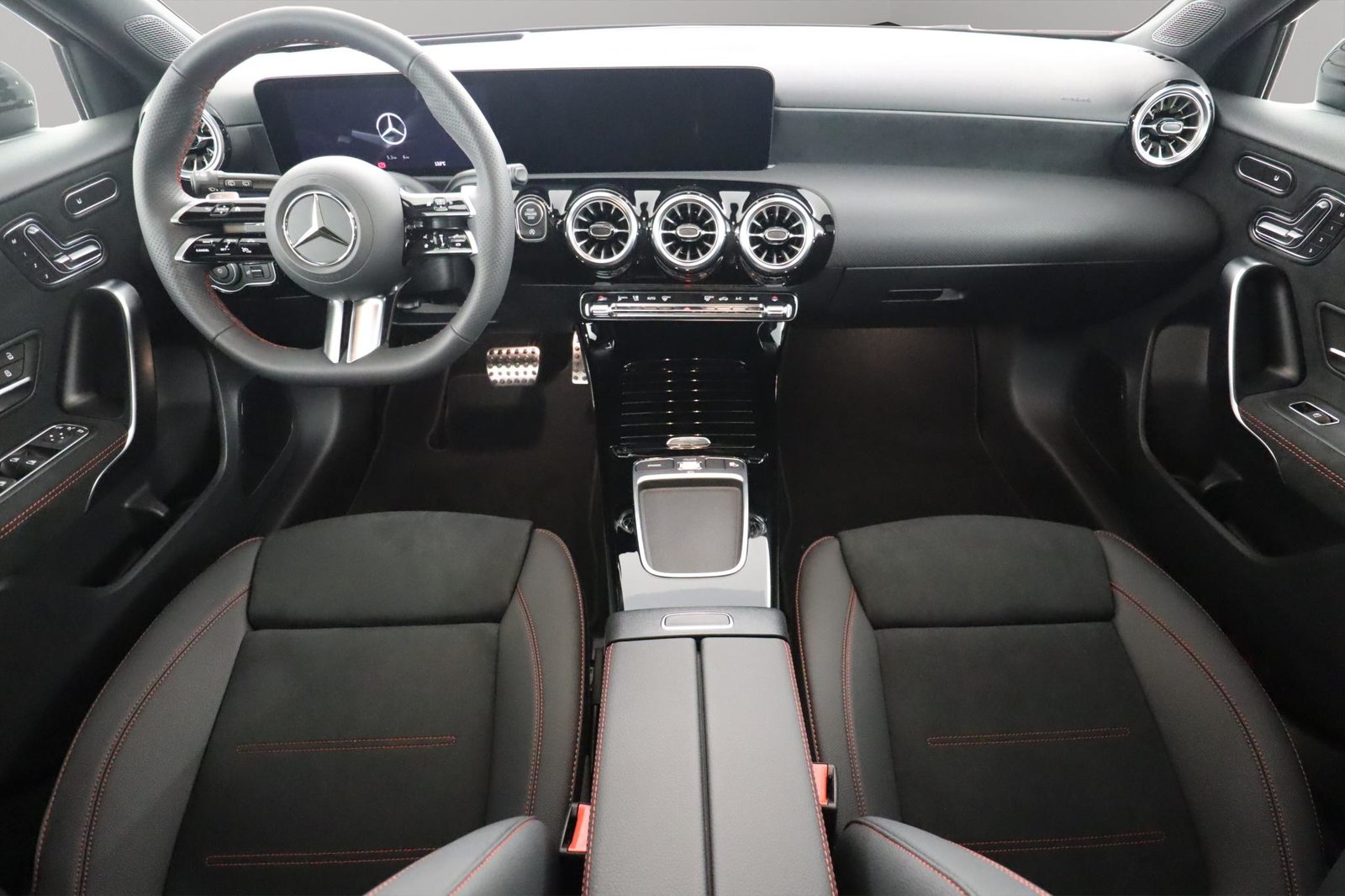 MERCEDES-BENZ A 220 4Matic, Hybride Léger Essence/Électricité, Voiture de démonstration, Automatique - 4