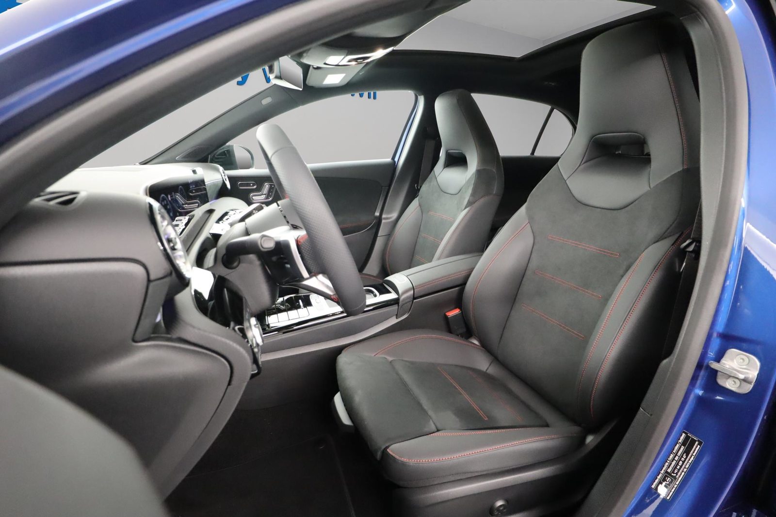 MERCEDES-BENZ A 220 4Matic, Hybride Léger Essence/Électricité, Voiture de démonstration, Automatique - 7