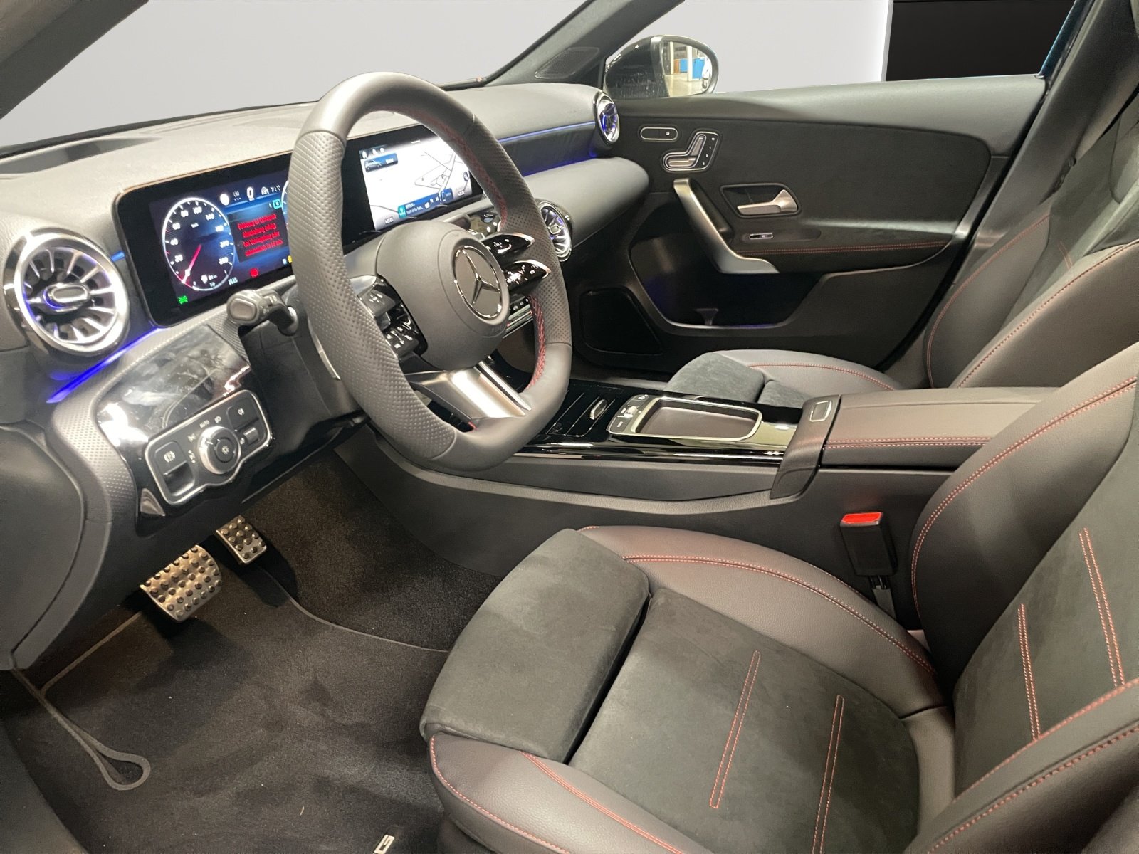 MERCEDES-BENZ A 220 4Matic 8G-DCT, Mild-Hybrid Benzin/Elektro, Vorführwagen, Automatik - 5