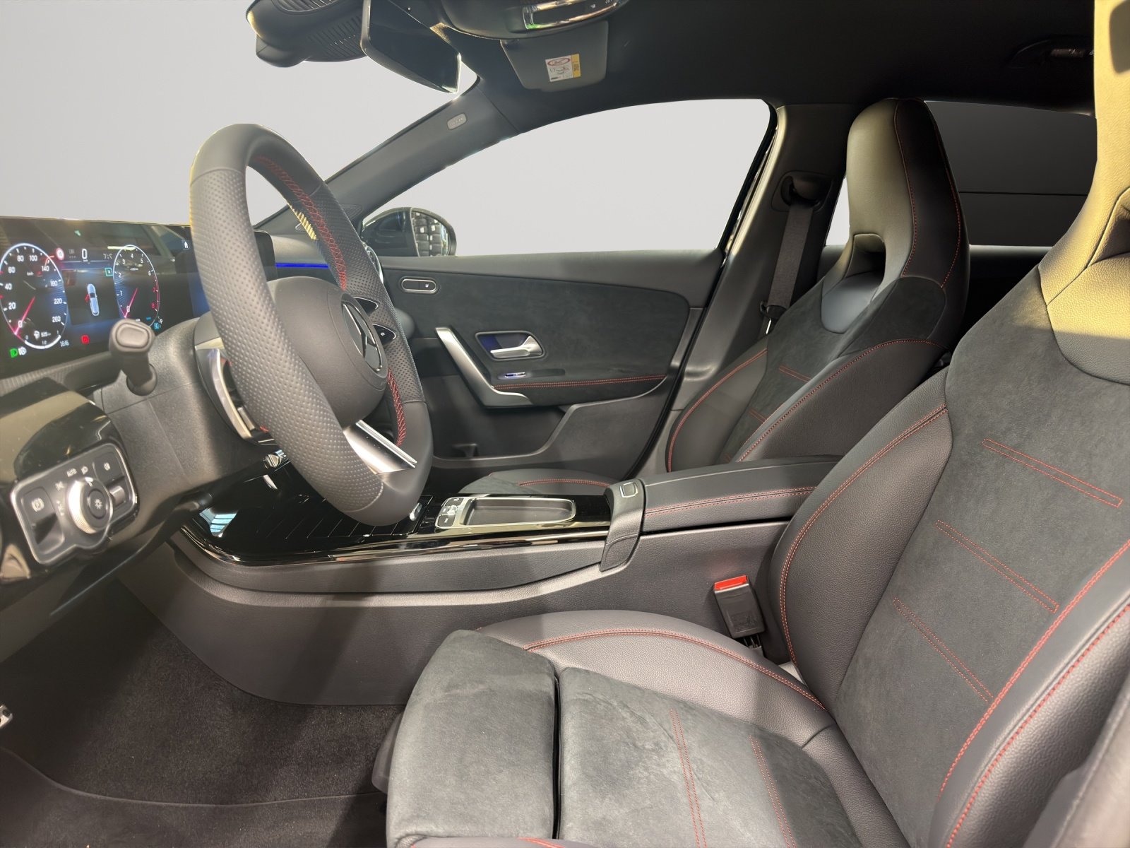 MERCEDES-BENZ A 220 4Matic 8G-DCT, Mild-Hybrid Benzin/Elektro, Vorführwagen, Automatik - 7