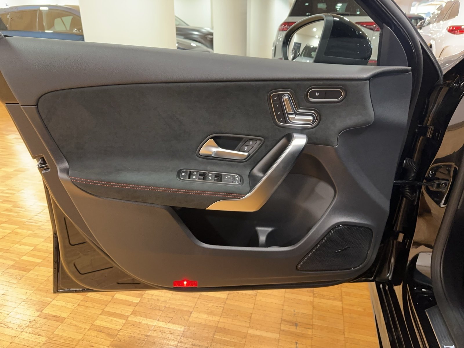MERCEDES-BENZ A 220 4Matic 8G-DCT, Hybride Leggero Benzina/Elettrica, Auto dimostrativa, Automatico - 6
