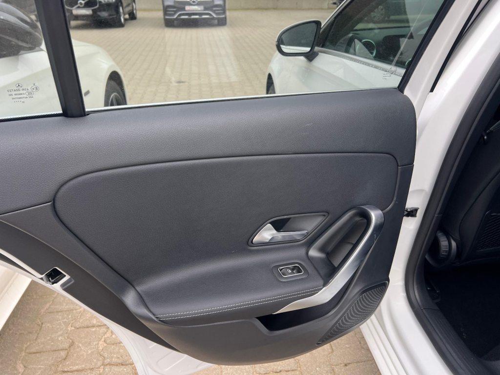 MERCEDES-BENZ EQ, Mild-Hybrid Benzin/Elektro, Occasion / Gebraucht, Automatik - 6