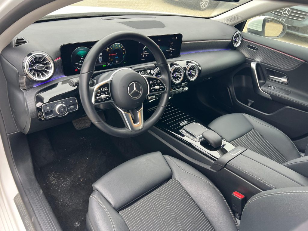 MERCEDES-BENZ EQ, Mild-Hybrid Benzin/Elektro, Occasion / Gebraucht, Automatik - 2