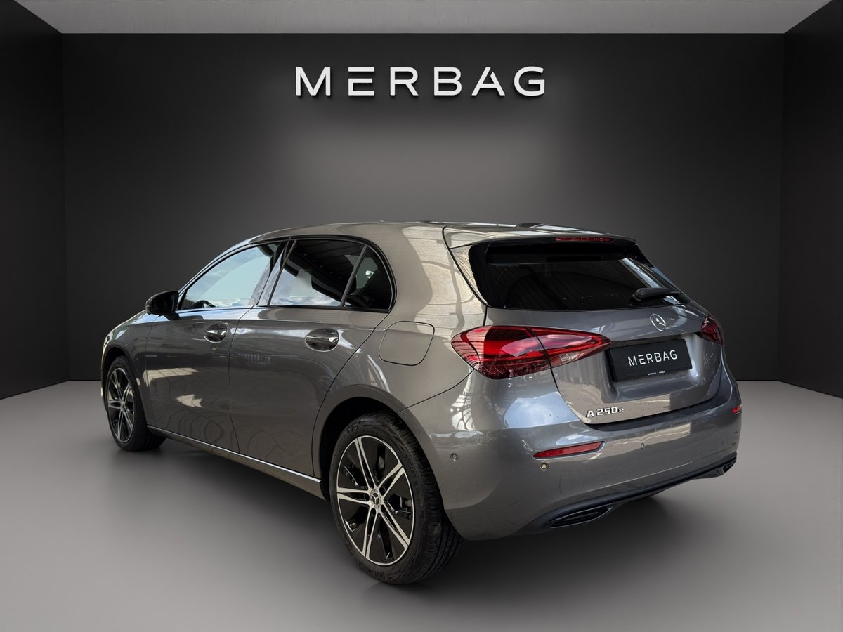 MERCEDES-BENZ A 250 e 8G-DCT, Plug-in-Hybrid Petrol/Electric, New car, Automatic - 3