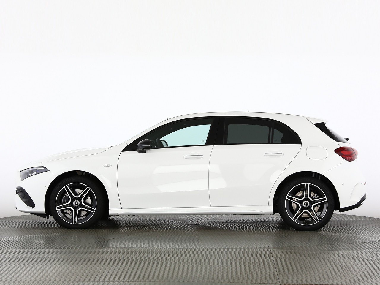 MERCEDES-BENZ A 250 e EQ Star 8G-DCT, Plug-in-Hybrid Petrol/Electric, New car, Automatic - 3