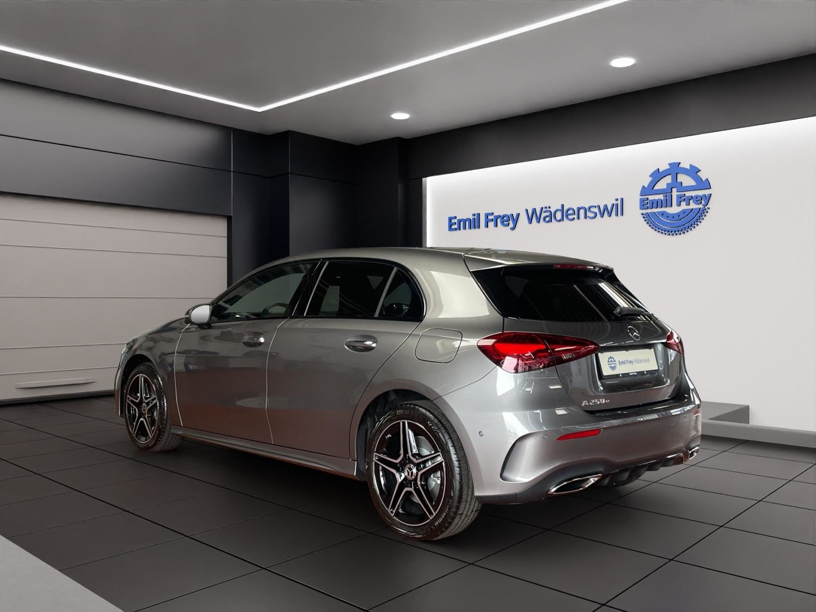MERCEDES-BENZ A 250 e EQ Star AMG Line, Hybride Rechargeable Essence/Électricité, Voiture nouvelle, Automatique - 3