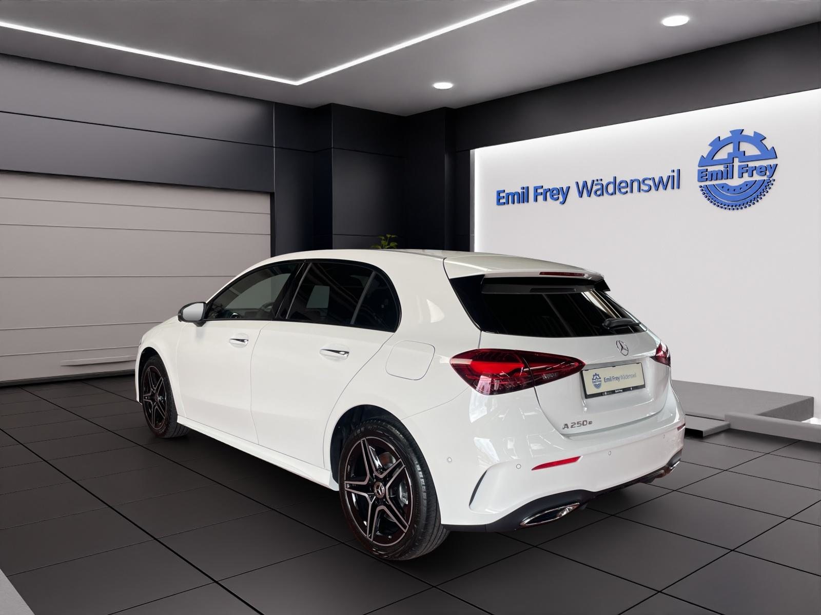 MERCEDES-BENZ A 250 e EQ Star AMG Line, Hybride Rechargeable Essence/Électricité, Voiture nouvelle, Automatique - 3