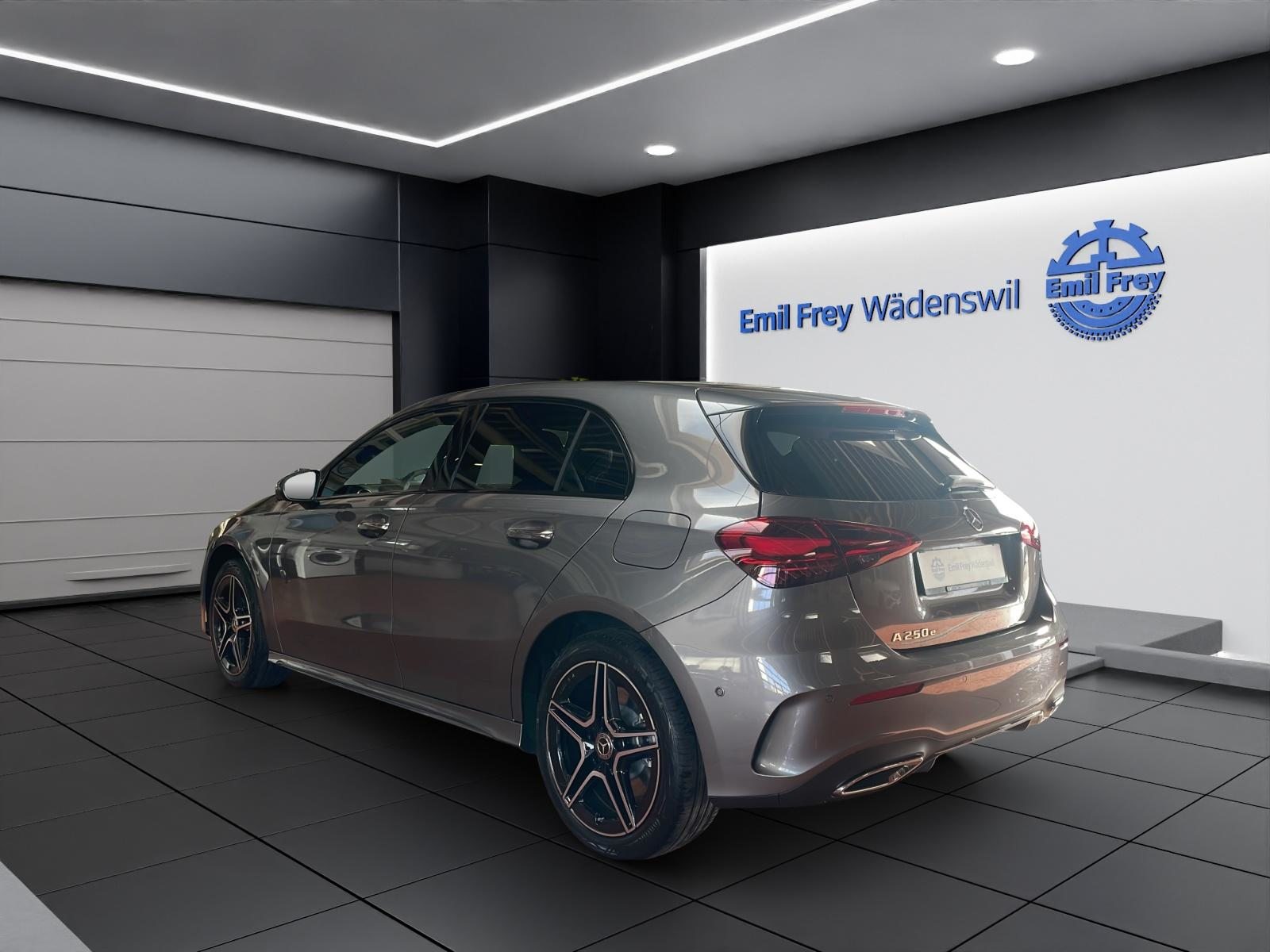 MERCEDES-BENZ A 250 e EQ Star AMG Line, Plug-in-Hybrid Benzina/Elettrica, Auto nuove, Automatico - 3