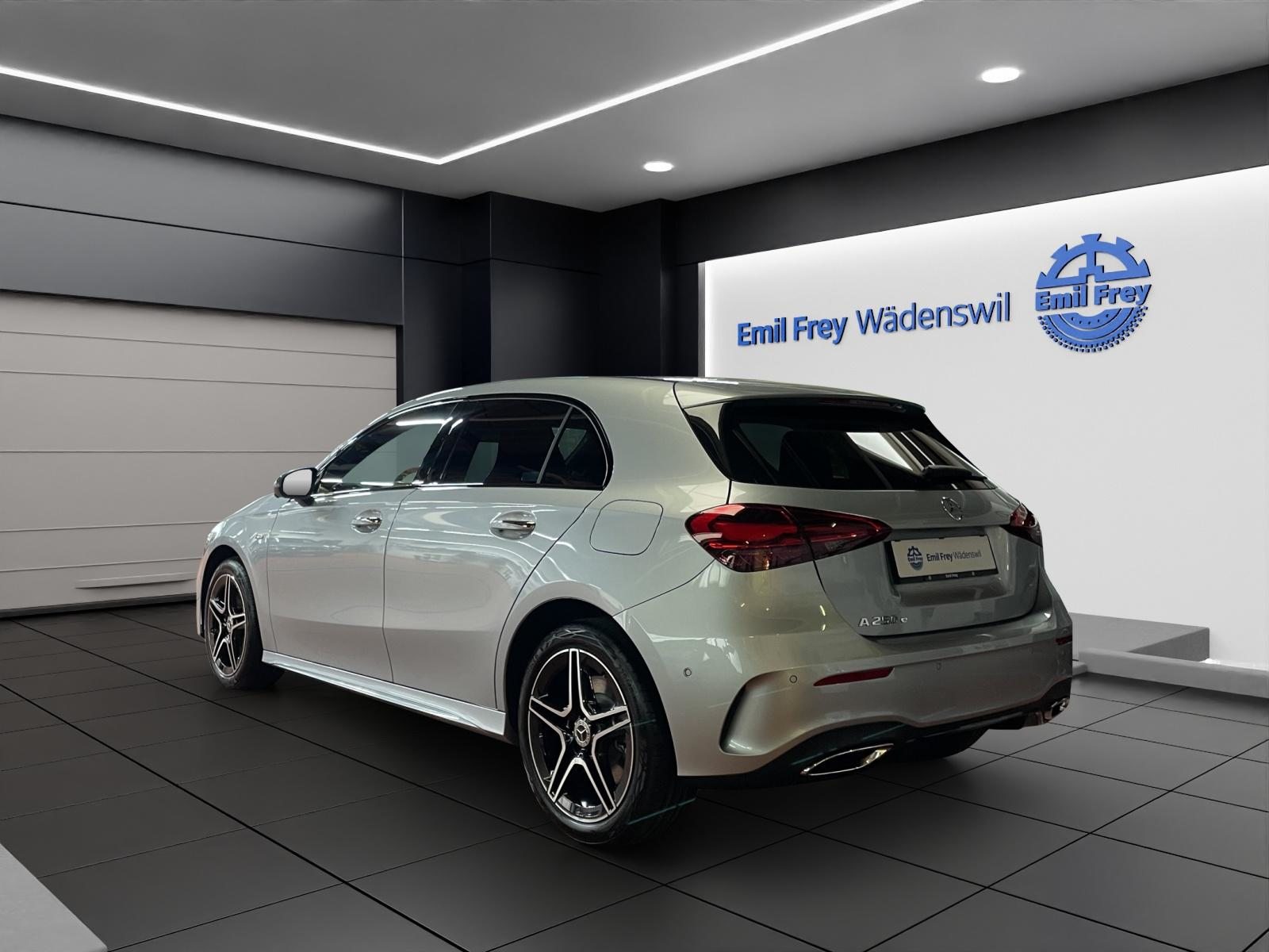 MERCEDES-BENZ A 250 e EQ Star AMG Line, Hybride Rechargeable Essence/Électricité, Voiture nouvelle, Automatique - 3
