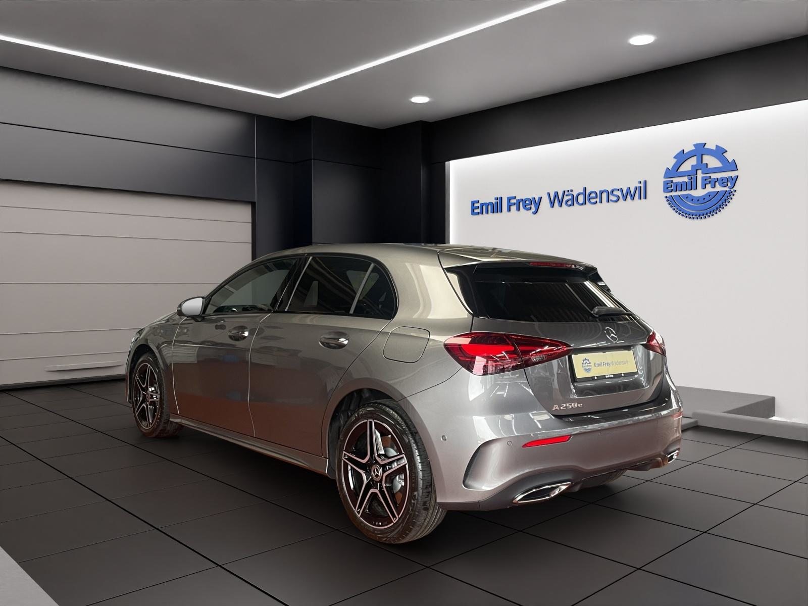 MERCEDES-BENZ A 250 e EQ Star AMG Line, Plug-in-Hybrid Benzina/Elettrica, Auto nuove, Automatico - 3