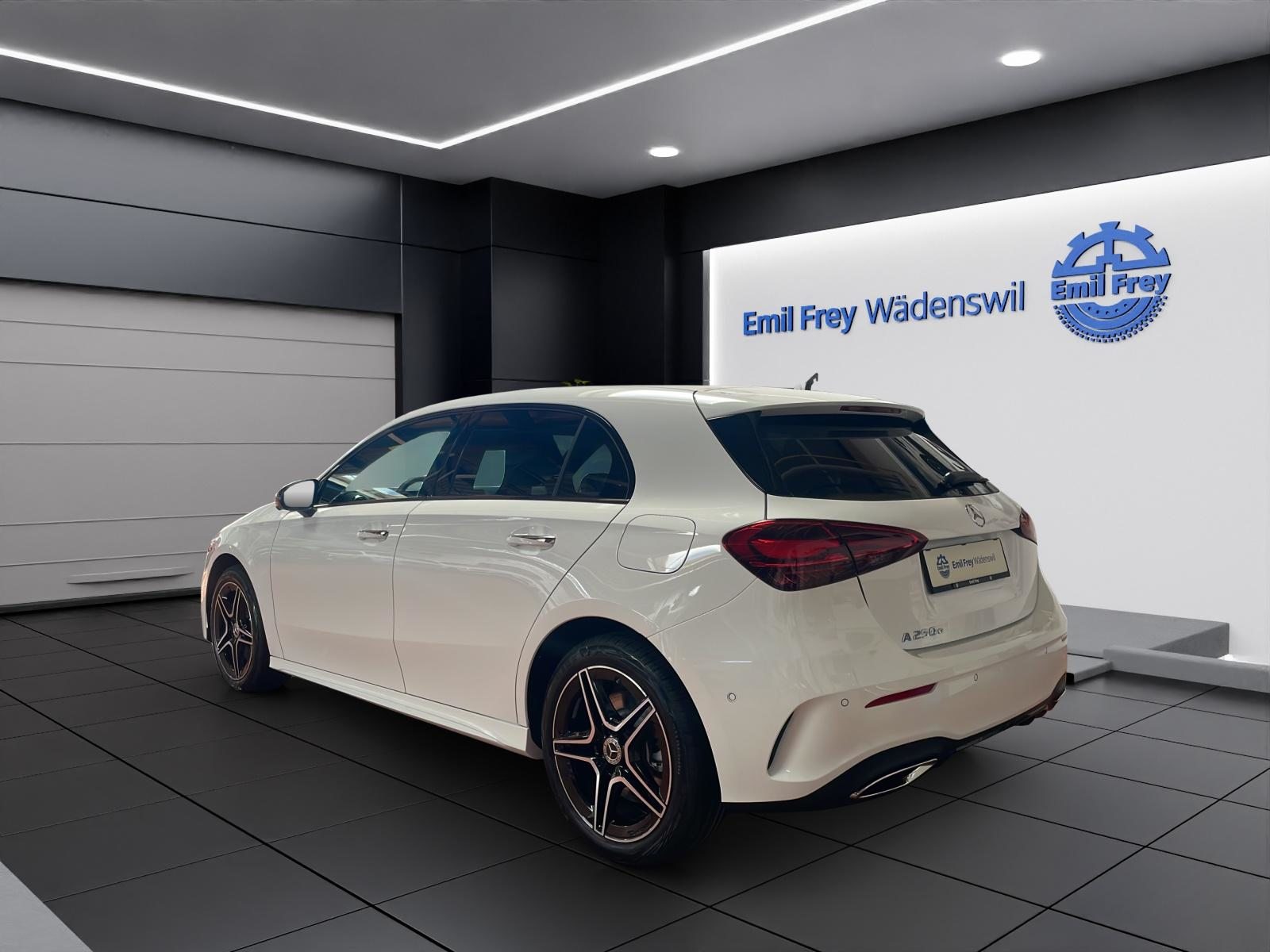 MERCEDES-BENZ A 250 e EQ Star AMG Line, Plug-in-Hybrid Benzina/Elettrica, Auto nuove, Automatico - 3