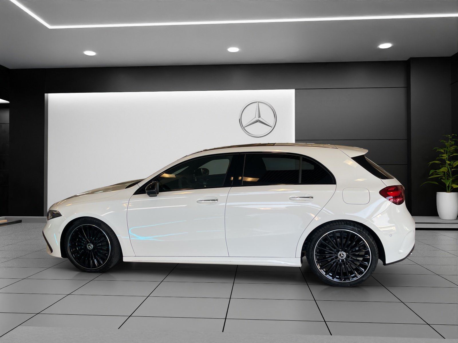 MERCEDES-BENZ A 250 4Matic 8G-DCT, Mild-Hybrid Petrol/Electric, New car, Automatic - 3