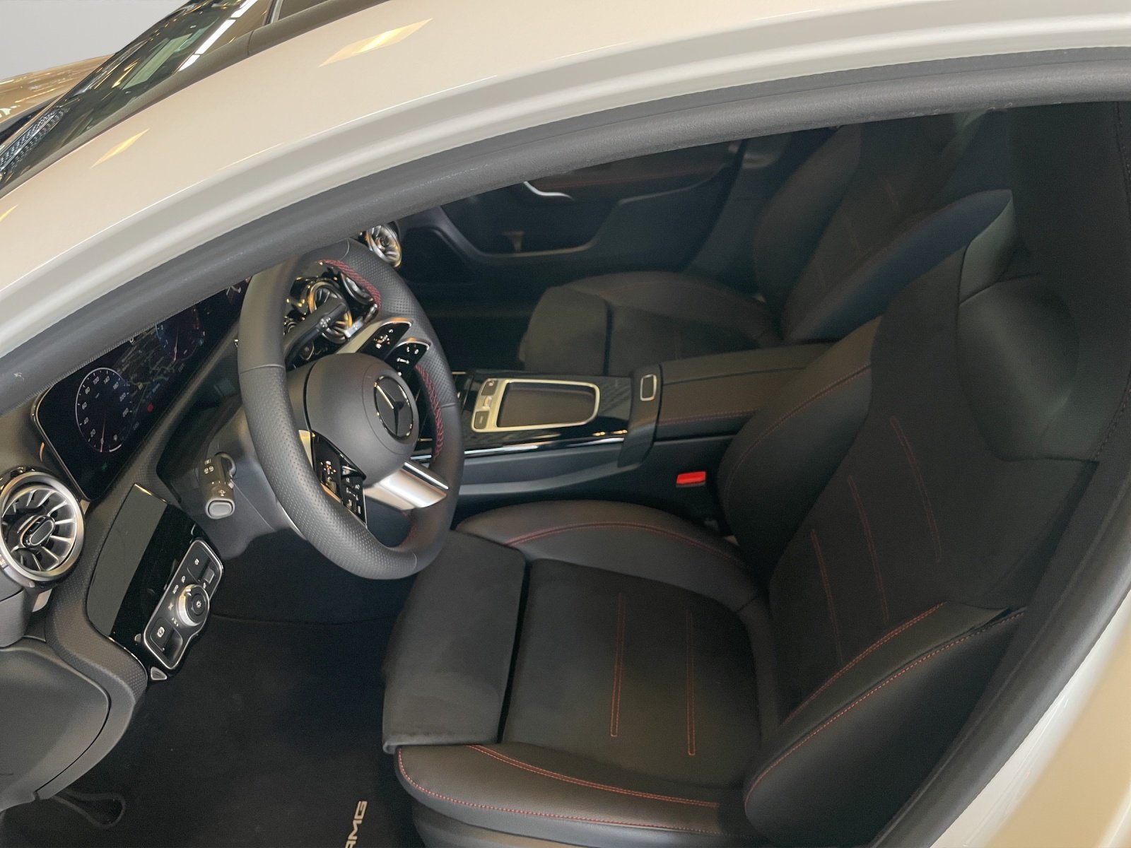 MERCEDES-BENZ A 250 4Matic 8G-DCT, Mild-Hybrid Petrol/Electric, New car, Automatic - 5