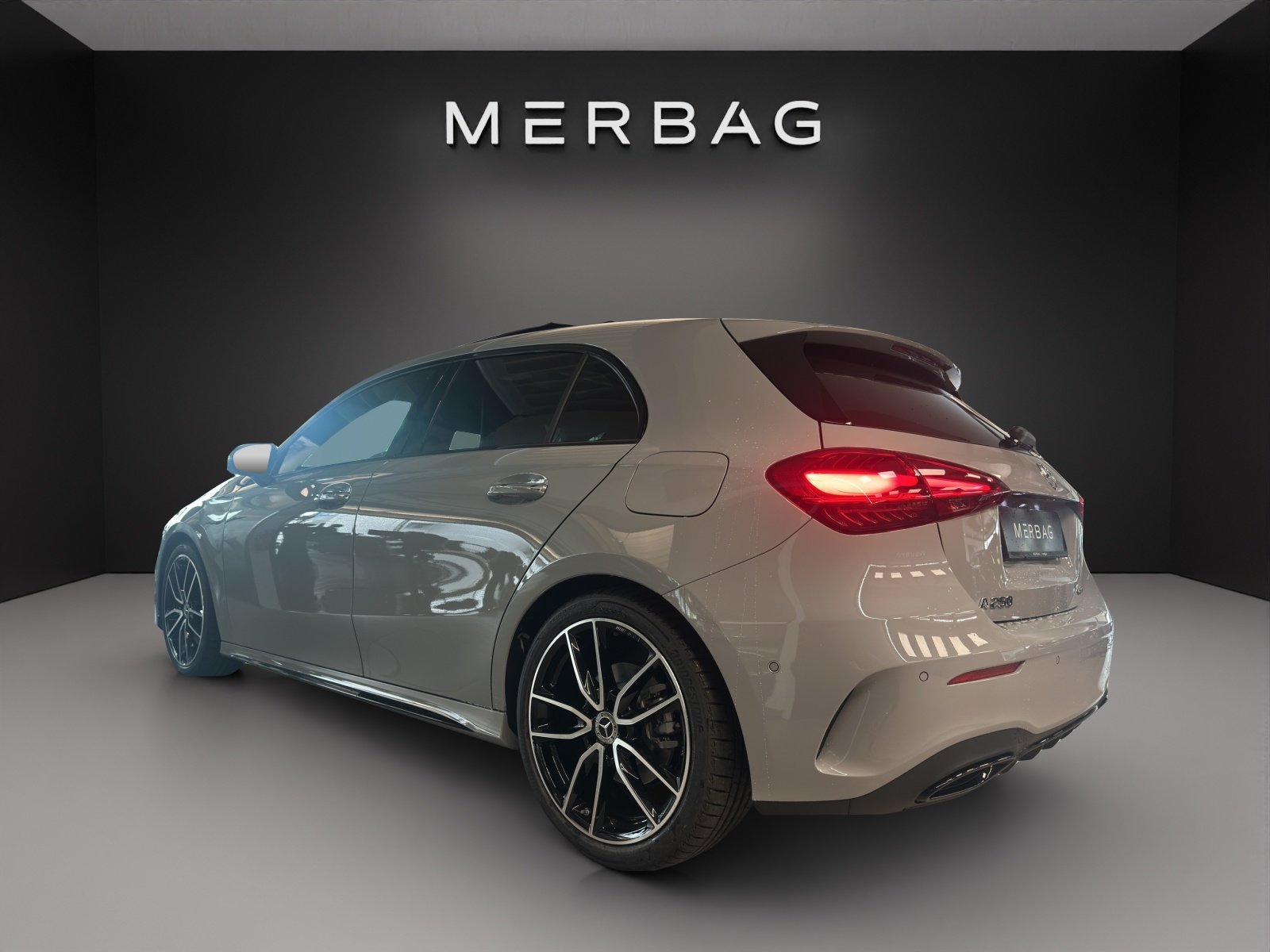 MERCEDES-BENZ A 250 4Matic 8G-DCT, Mild-Hybrid Benzin/Elektro, Neuwagen, Automatik - 4
