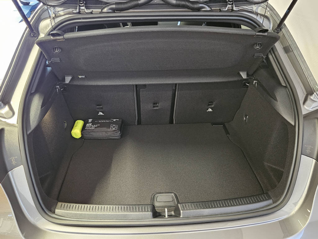 MERCEDES-BENZ A 250 4Matic AMG Line, Mild-Hybrid Benzin/Elektro, Neuwagen, Automatik - 4