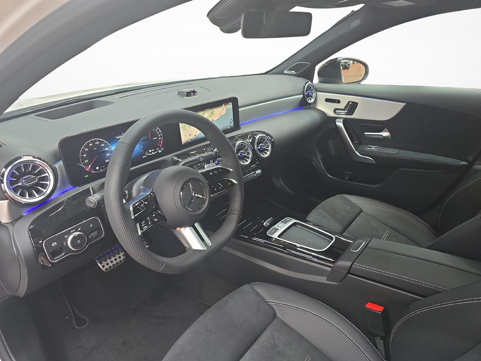 MERCEDES-BENZ A 250 EQ Star AMG Line, Plug-in-Hybrid Benzin/Elektro, Neuwagen, Automatik - 5