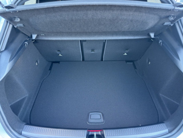 MERCEDES-BENZ A 250 4Matic 8G-DCT, Mild-Hybrid Benzin/Elektro, Neuwagen, Automatik - 5