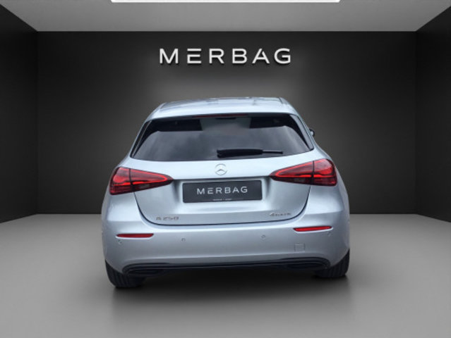 MERCEDES-BENZ A 250 4Matic 8G-DCT, Mild-Hybrid Benzin/Elektro, Neuwagen, Automatik - 5