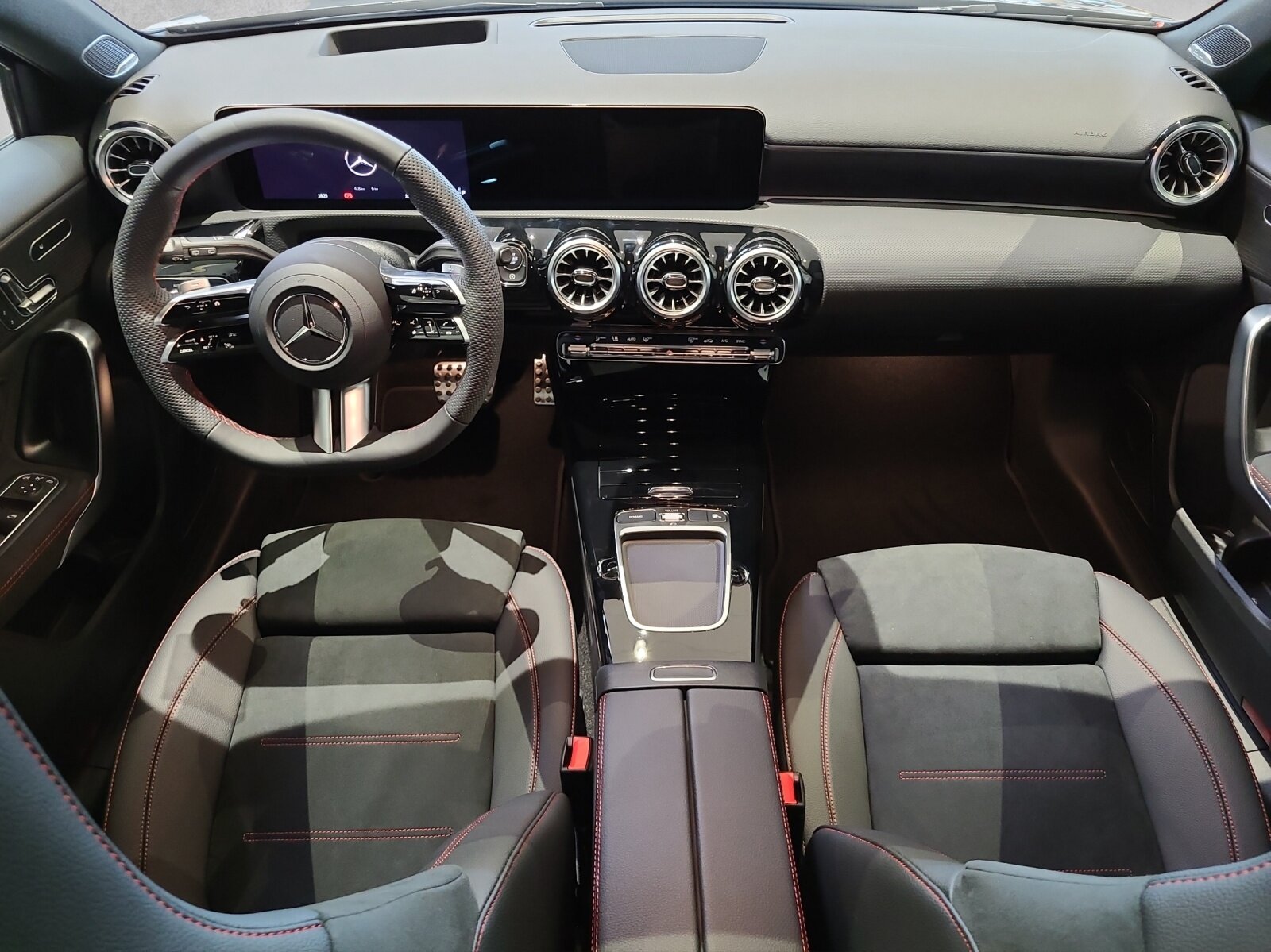 MERCEDES-BENZ A 250 AMG 4M W177, Mild-Hybrid Benzin/Elektro, Neuwagen, Automatik - 4