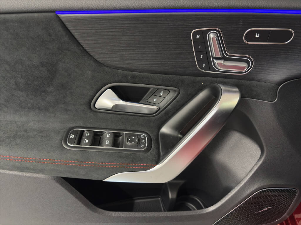 MERCEDES-BENZ A 250 AMG Line 4Matic, Hybride Léger Essence/Électricité, Voiture nouvelle, Automatique - 7