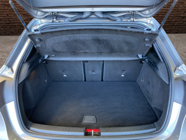 MERCEDES-BENZ A 250e AMG Line, Second hand / Used, Automatic - 7