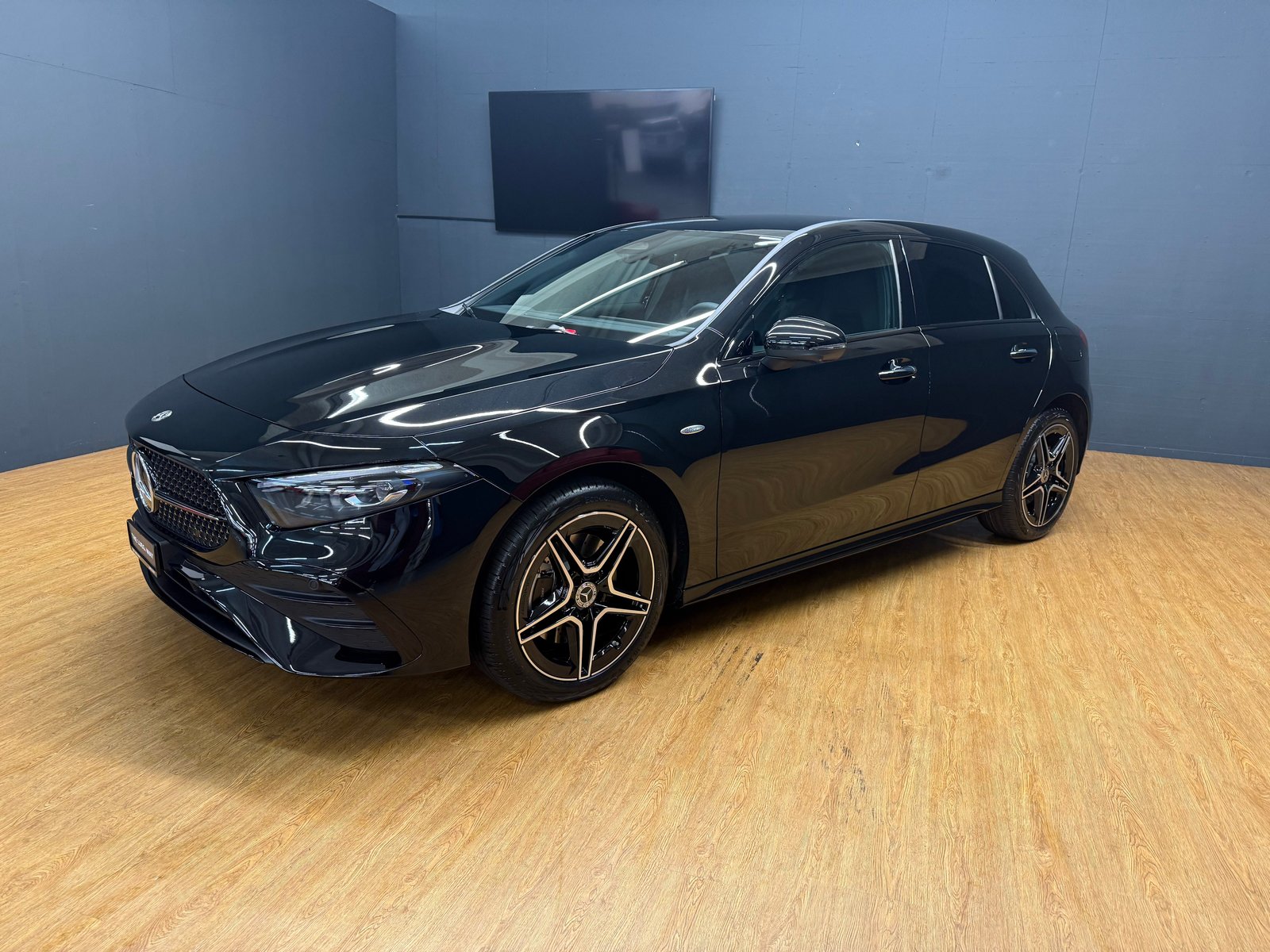 MERCEDES-BENZ A 250 e EQ Star / DISTRONIC / 360 Grad Kamera, Plug-in-Hybrid Benzin/Elektro, Occasion / Gebraucht, Automatik - 2
