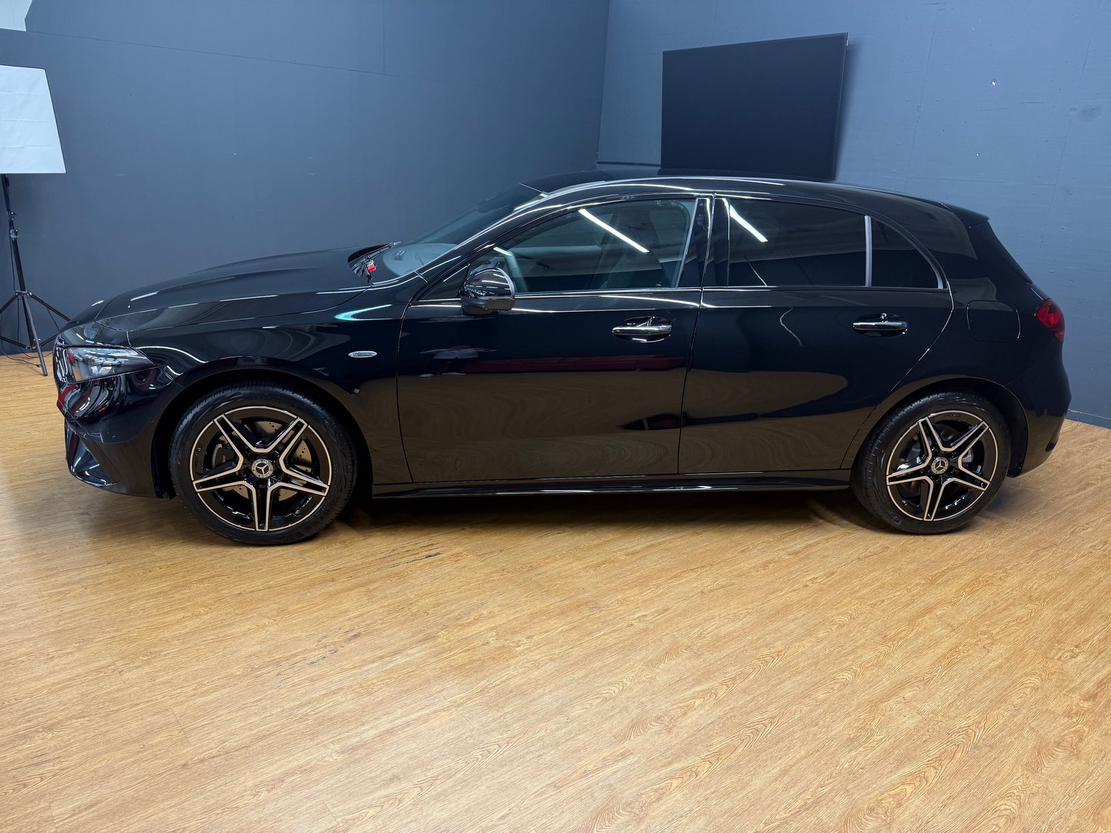 MERCEDES-BENZ A 250 e EQ Star / DISTRONIC / 360 Grad Kamera, Plug-in-Hybrid Benzin/Elektro, Occasion / Gebraucht, Automatik - 4
