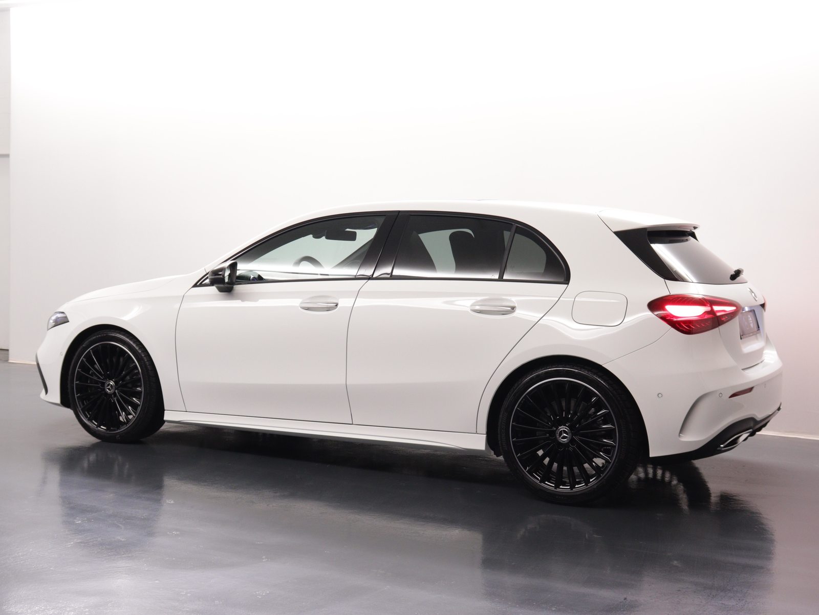 MERCEDES-BENZ A 250 AMG Line 4m, Mild-Hybrid Petrol/Electric, Second hand / Used, Automatic - 4