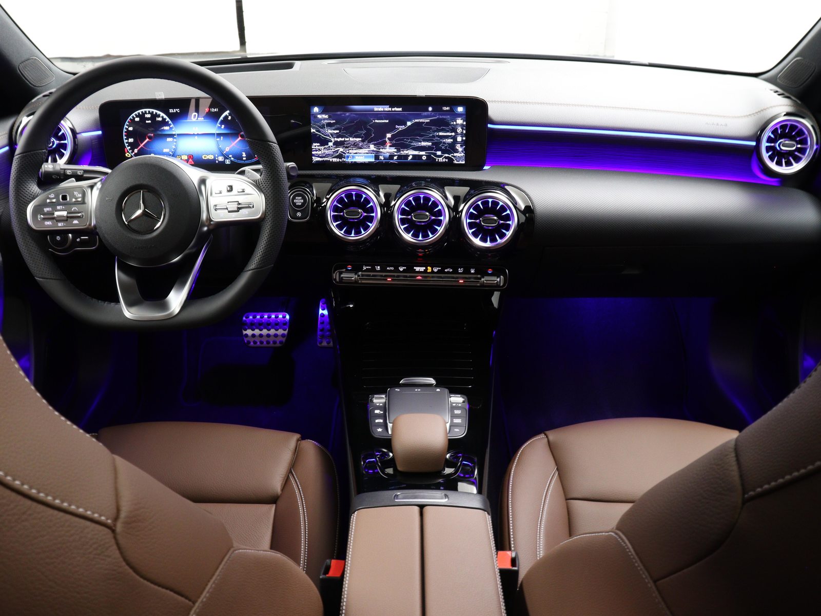 MERCEDES-BENZ A 250 AMG Line 4m, Essence, Occasion / Utilisé, Automatique - 4