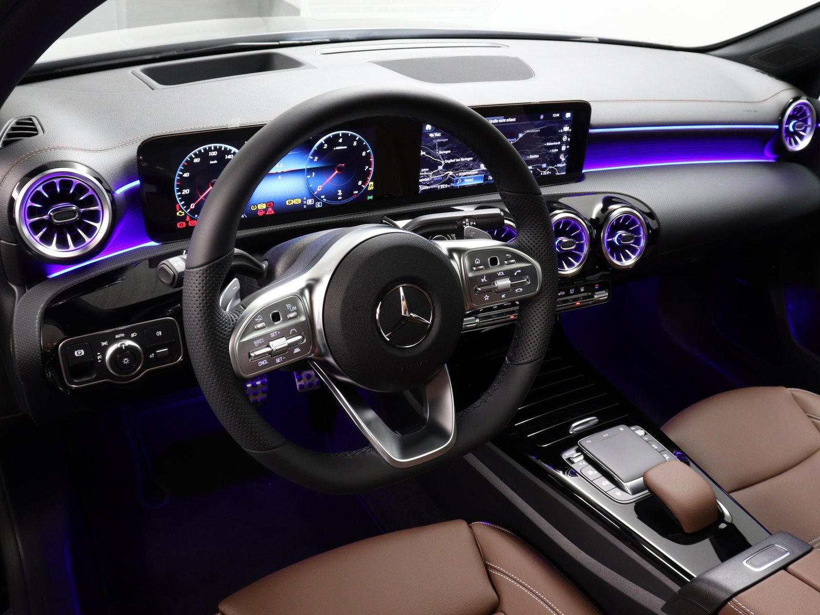 MERCEDES-BENZ A 250 AMG Line 4m, Essence, Occasion / Utilisé, Automatique - 7