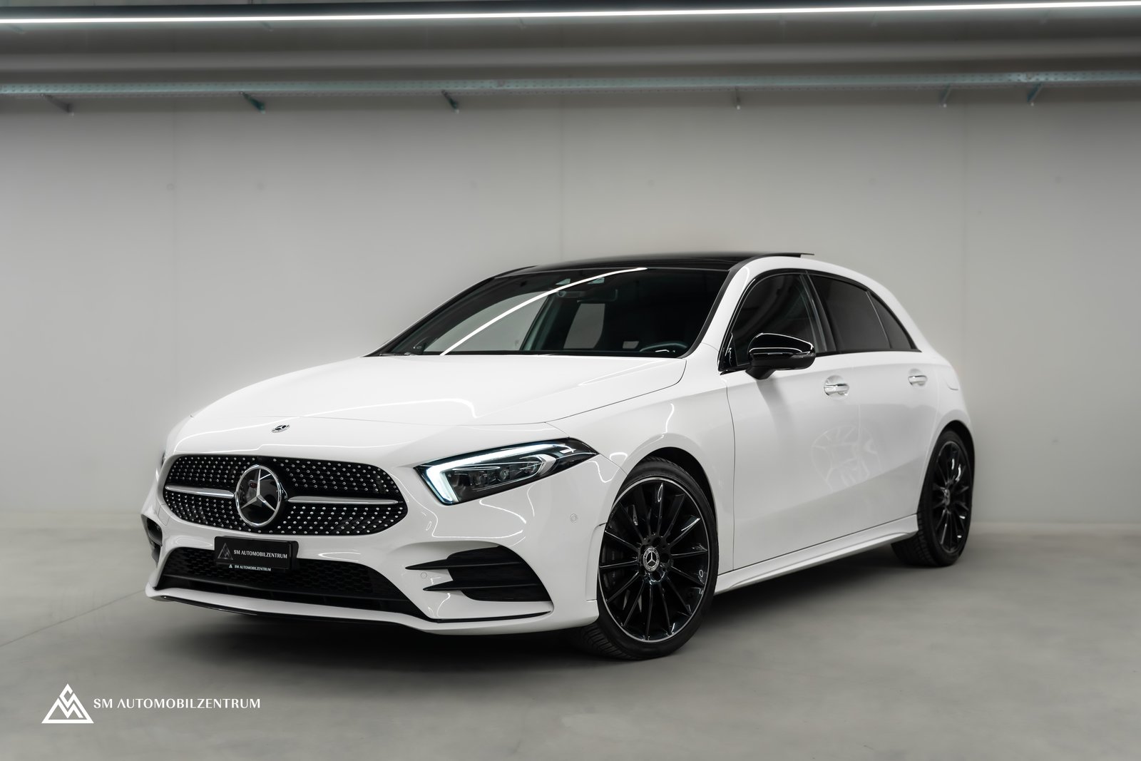 MERCEDES-BENZ A 250 AMG Line / Panorama / Memorysitze / Burm