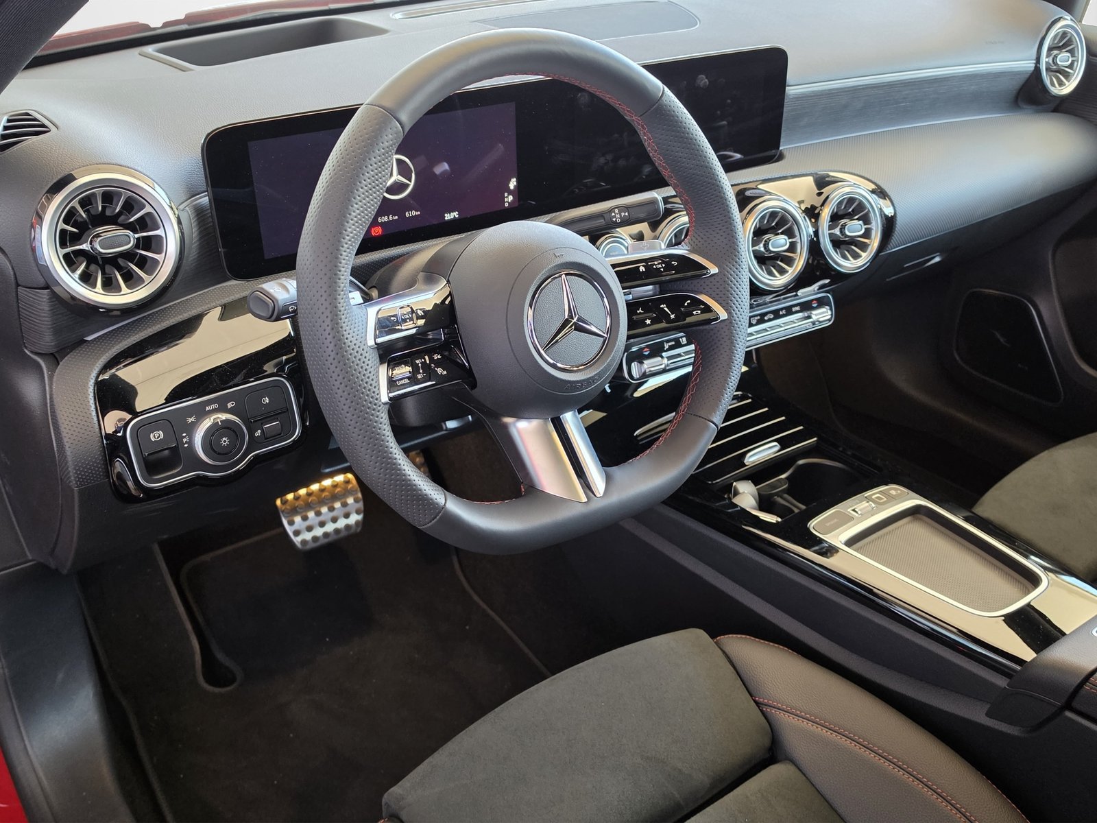MERCEDES-BENZ A 250 AMG Line 4m, Hybride Léger Essence/Électricité, Occasion / Utilisé, Automatique - 7