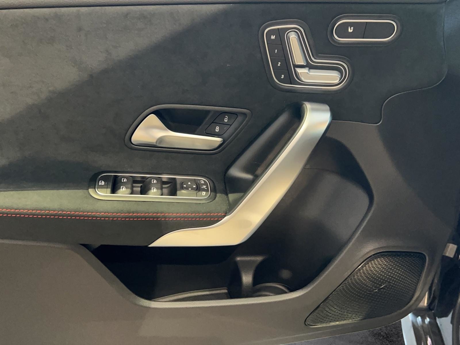 MERCEDES-BENZ A 250 AMG Line 4m, Hybride Léger Essence/Électricité, Occasion / Utilisé, Automatique - 6
