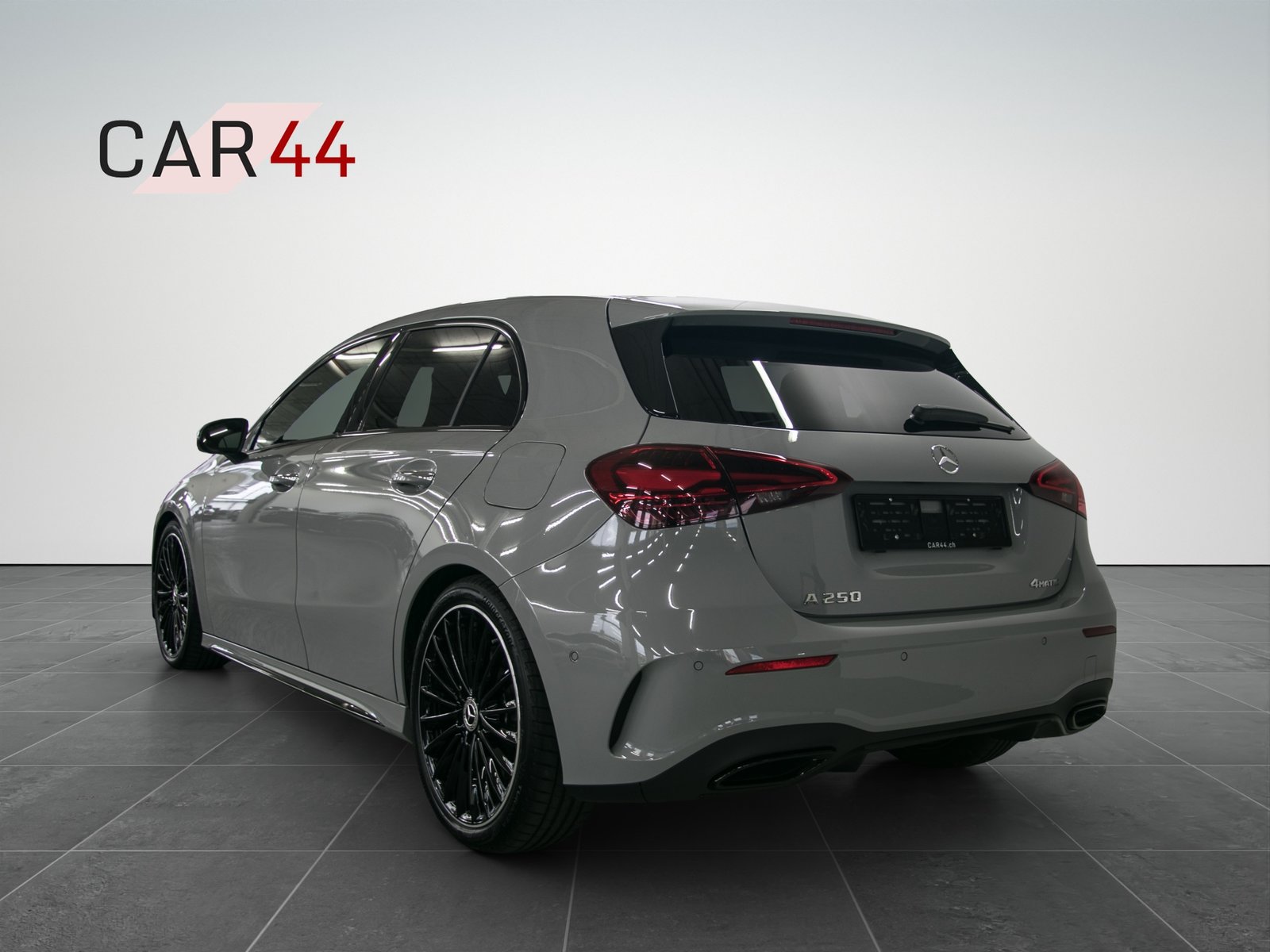 MERCEDES-BENZ A 250 4Matic AMG-Line 8G-DCT, Mild-Hybrid Benzin/Elektro, Occasion / Gebraucht, Automatik - 3