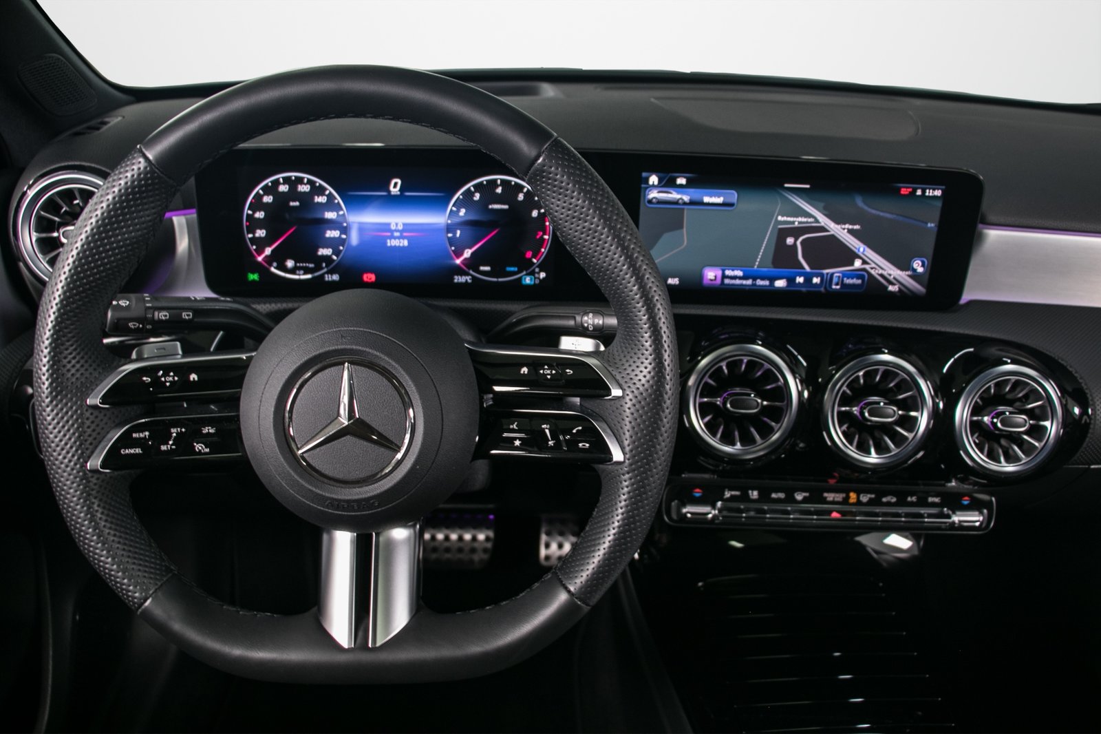 MERCEDES-BENZ A 250 4Matic AMG-Line 8G-DCT, Mild-Hybrid Benzin/Elektro, Occasion / Gebraucht, Automatik - 5