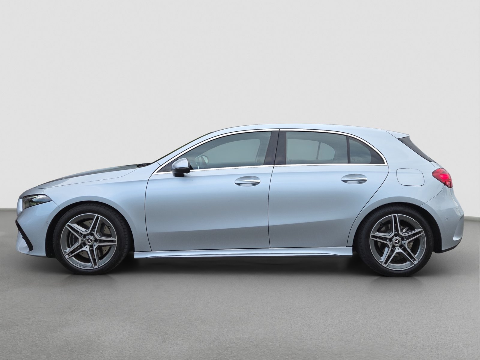 MERCEDES-BENZ A 250 4Matic 8G-DCT AMG-Line, Mild-Hybrid Benzin/Elektro, Occasion / Gebraucht, Automatik - 2
