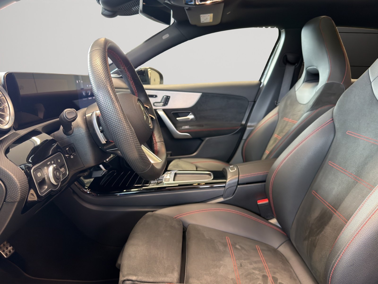 MERCEDES-BENZ A 250 4Matic 8G-DCT, Mild-Hybrid Petrol/Electric, Second hand / Used, Automatic - 7
