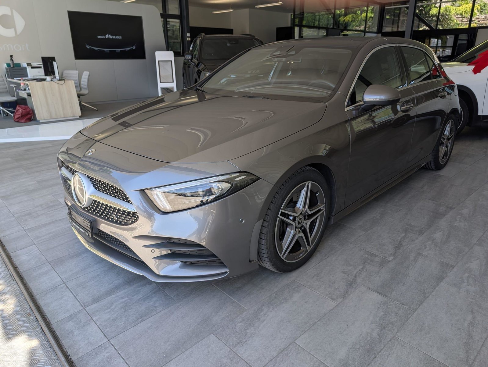 MERCEDES-BENZ A 250 AMG Line