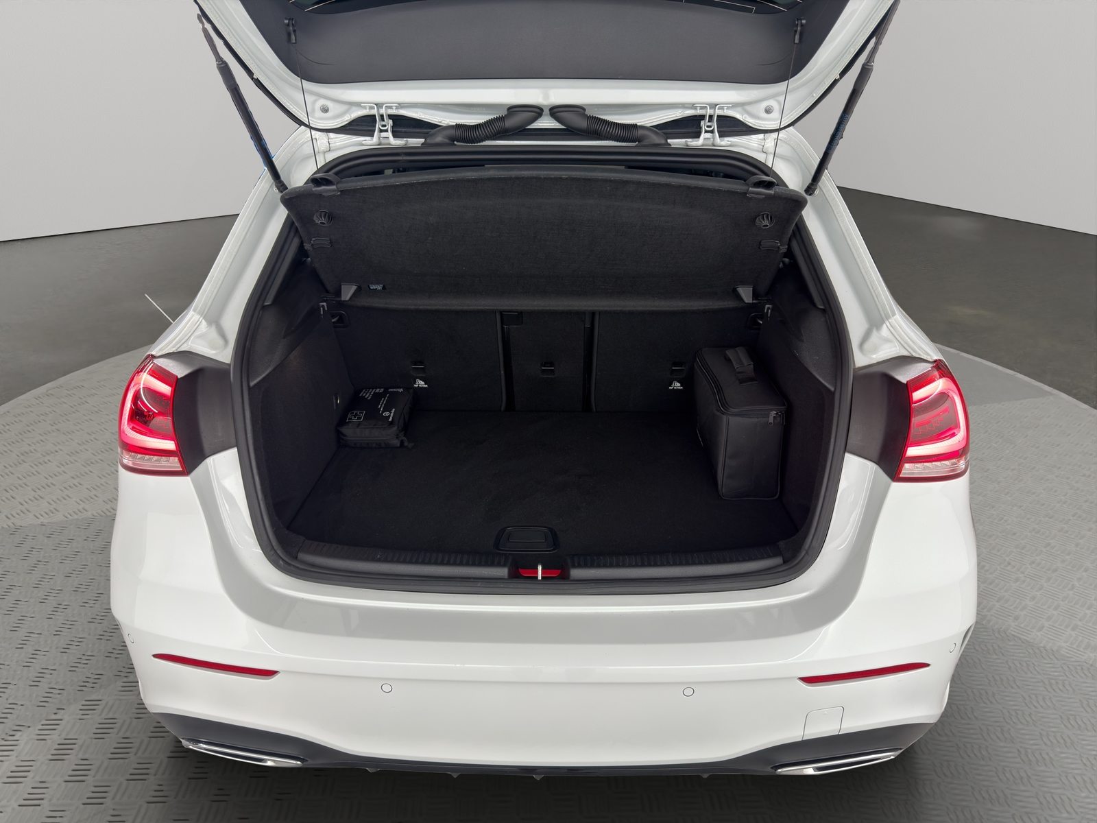 MERCEDES-BENZ A 250 e AMG Line, Hybride Rechargeable Essence/Électricité, Occasion / Utilisé, Automatique - 7