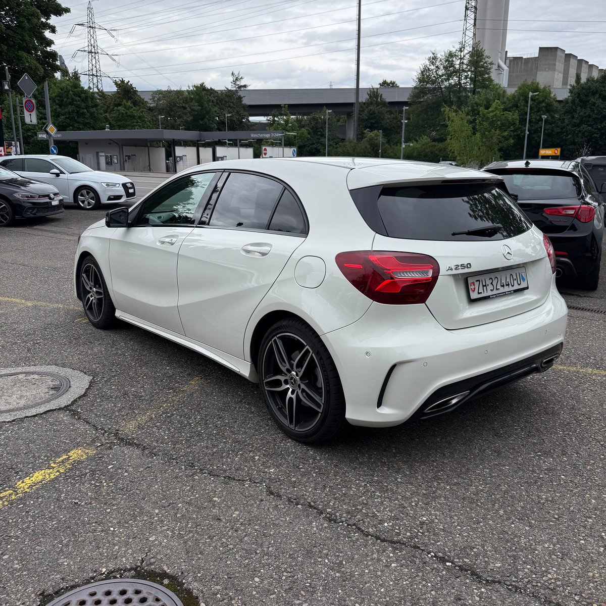 MERCEDES-BENZ A 250 AMG Line 7G-DCT *PANORAMA-DACH*, Benzin, Occasion / Gebraucht, Automatik - 3
