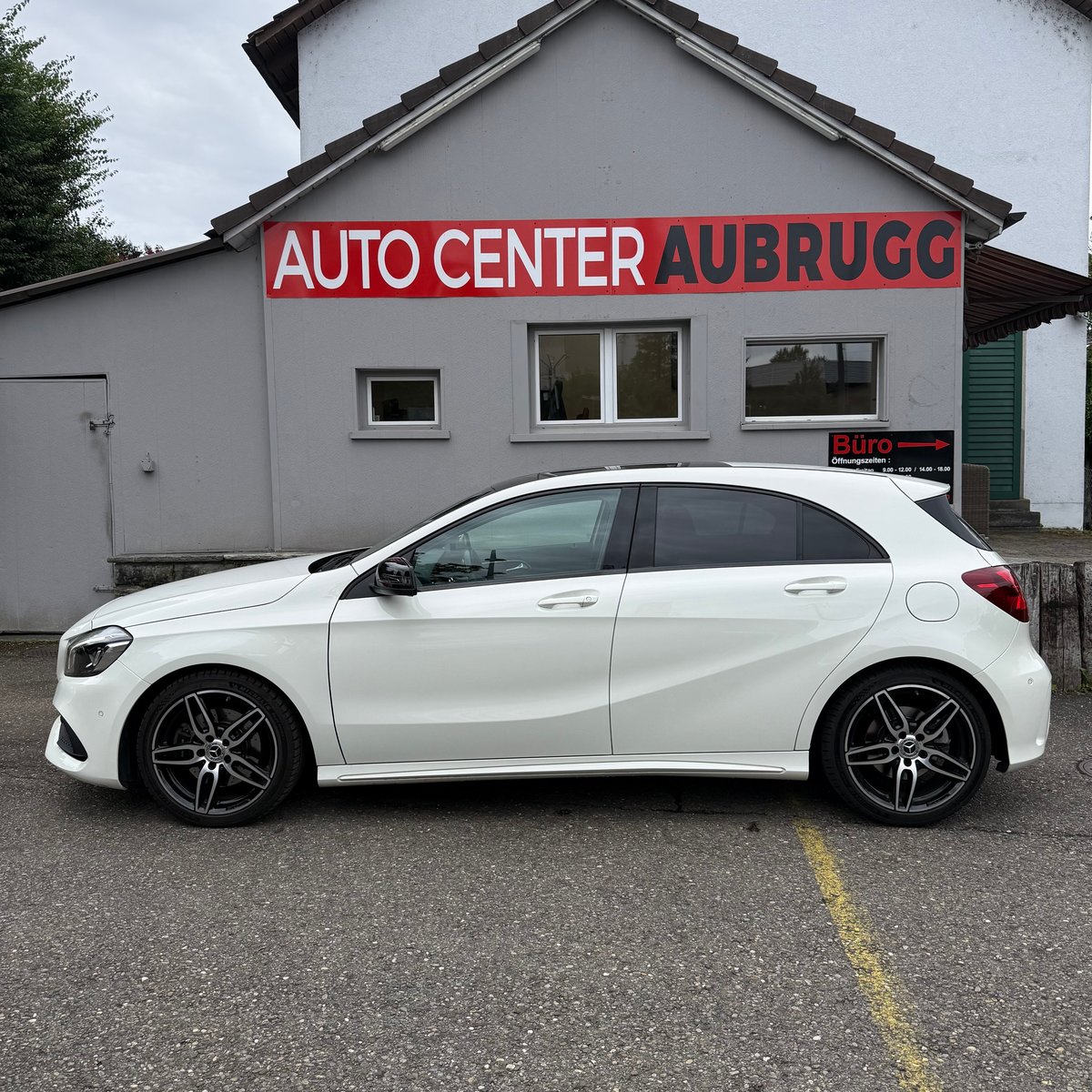 MERCEDES-BENZ A 250 AMG Line 7G-DCT *PANORAMA-DACH*, Petrol, Second hand / Used, Automatic - 7