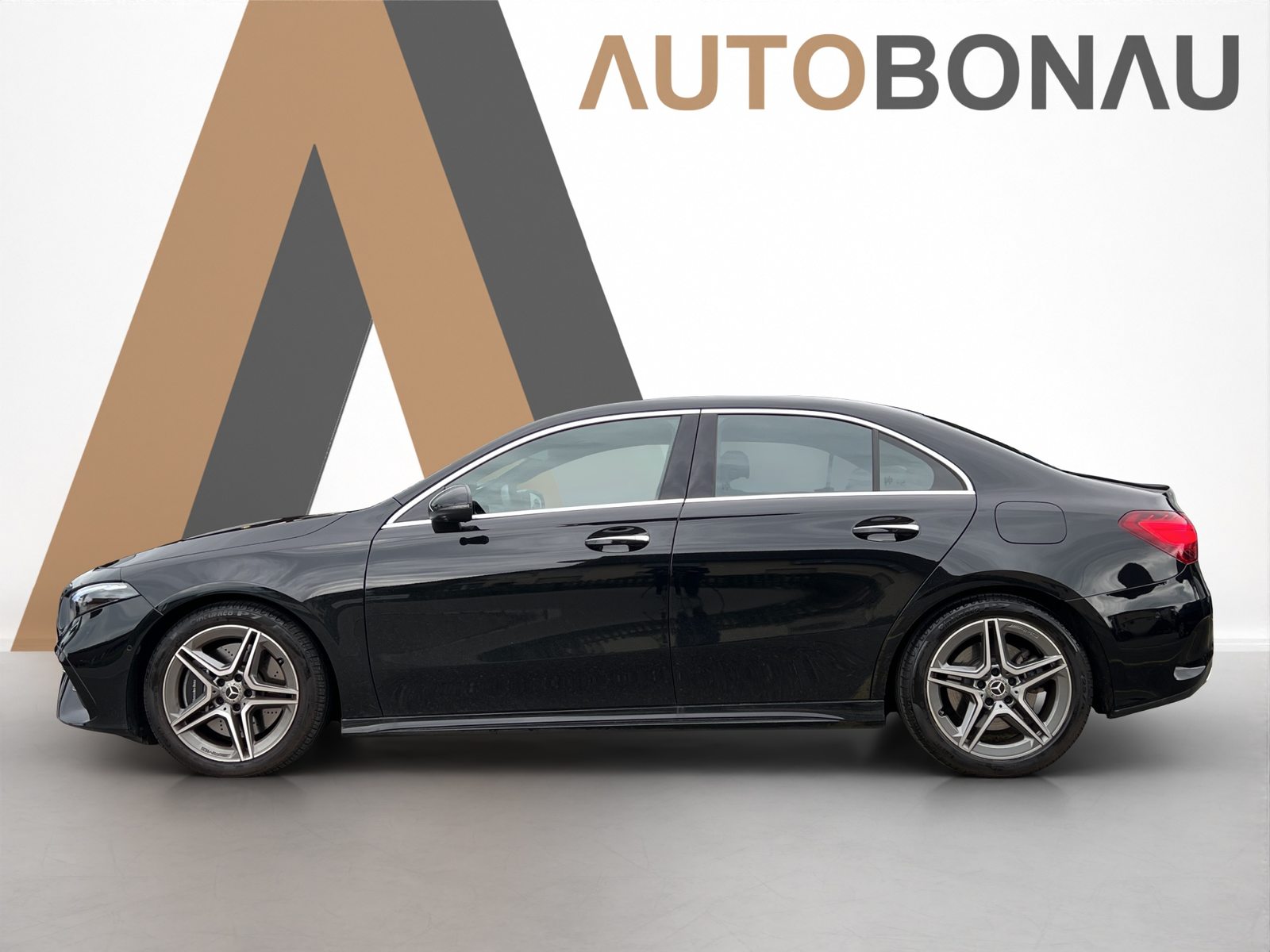 MERCEDES-BENZ A 250 AMG Line 4m Limousine, Mild-Hybrid Petrol/Electric, Second hand / Used, Automatic - 2