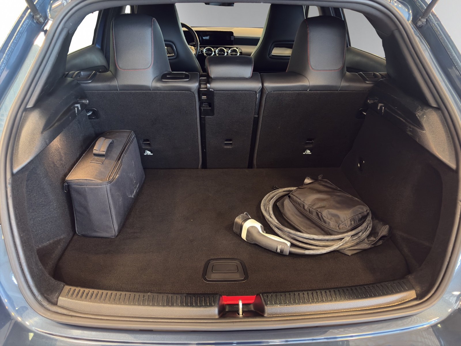 MERCEDES-BENZ A 250e AMG Line, Hybride Rechargeable Essence/Électricité, Occasion / Utilisé, Automatique - 7