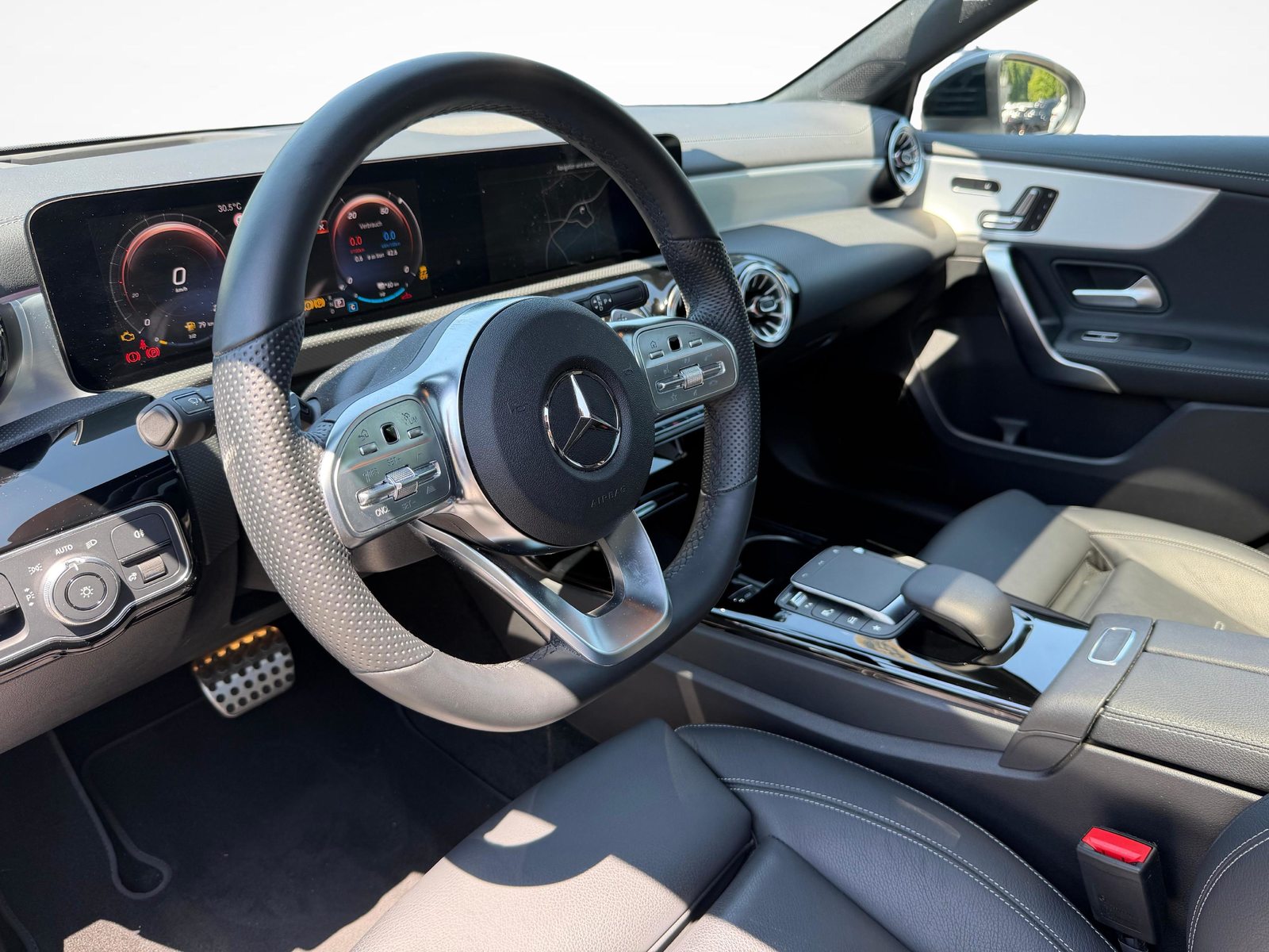 MERCEDES-BENZ A 250 e AMG Line, Hybride Rechargeable Essence/Électricité, Occasion / Utilisé, Automatique - 4
