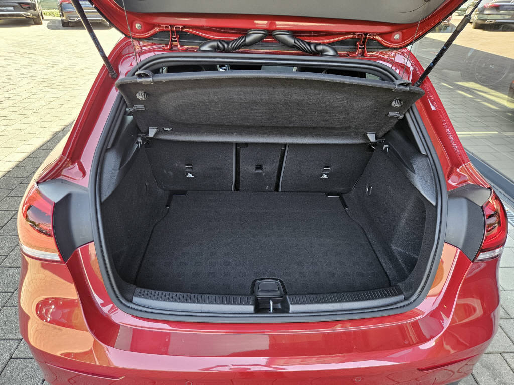 MERCEDES-BENZ A 250 4Matic AMG Line, Benzin, Occasion / Gebraucht, Automatik - 4