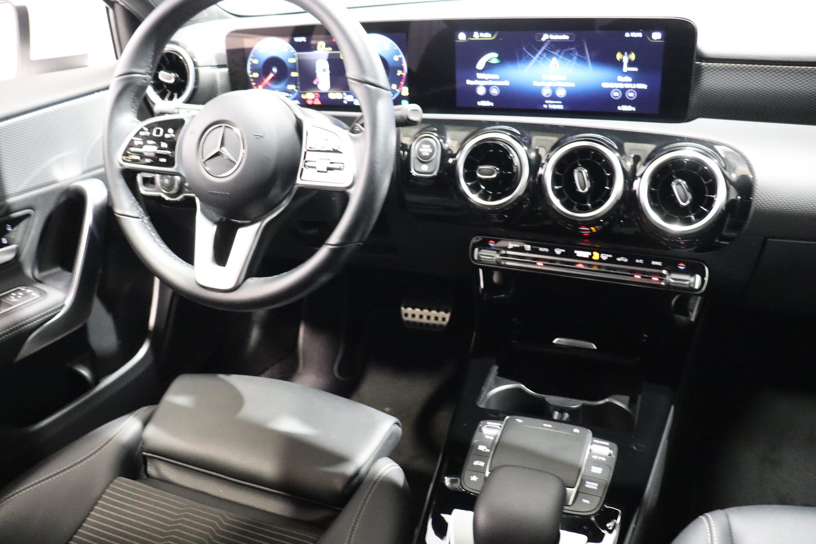 MERCEDES-BENZ A 250 Progressive, Essence, Occasion / Utilisé, Automatique - 4