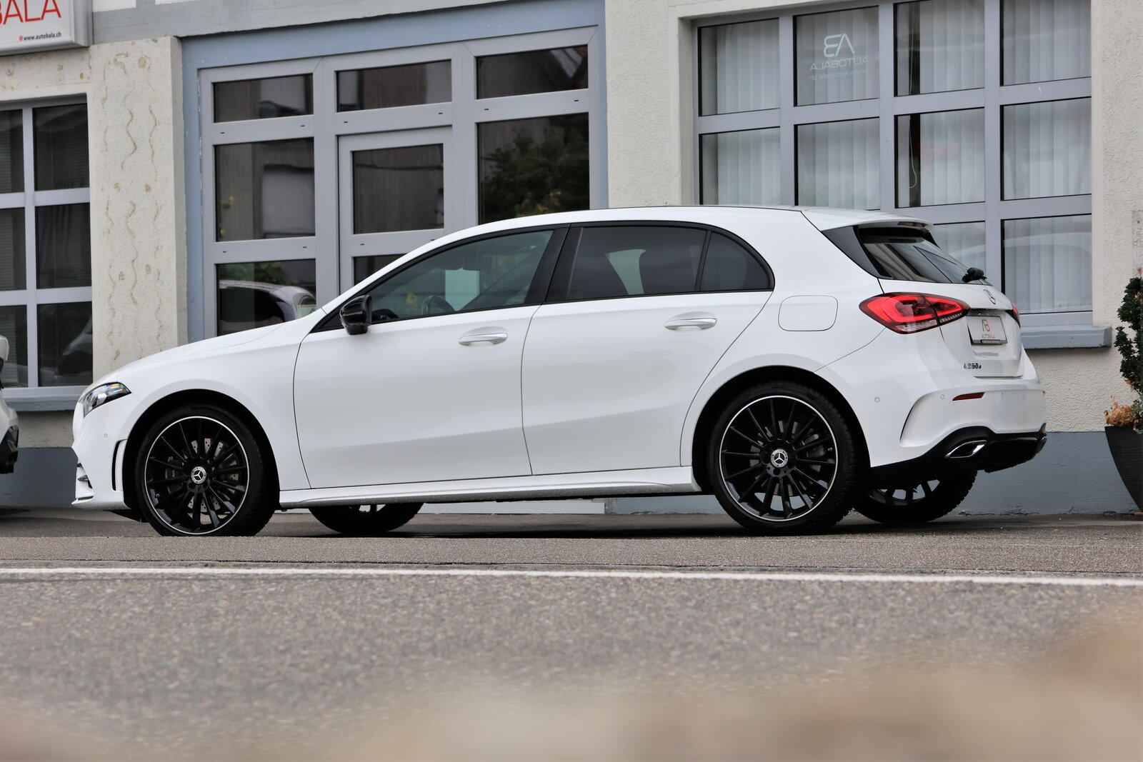 MERCEDES-BENZ A 250e AMG Line 8G-DCT, Plug-in-Hybrid Petrol/Electric, Second hand / Used, Automatic - 4