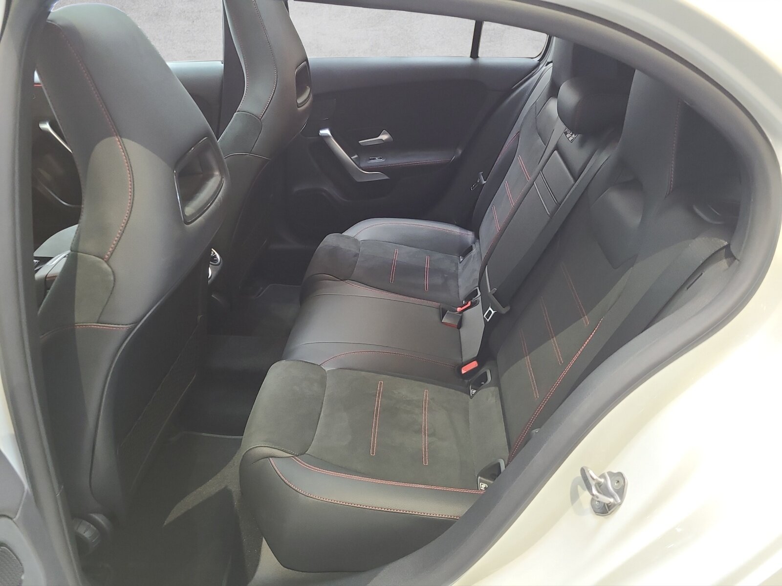 MERCEDES-BENZ A 250 AMG Line 4m, Benzin, Occasion / Gebraucht, Automatik - 2