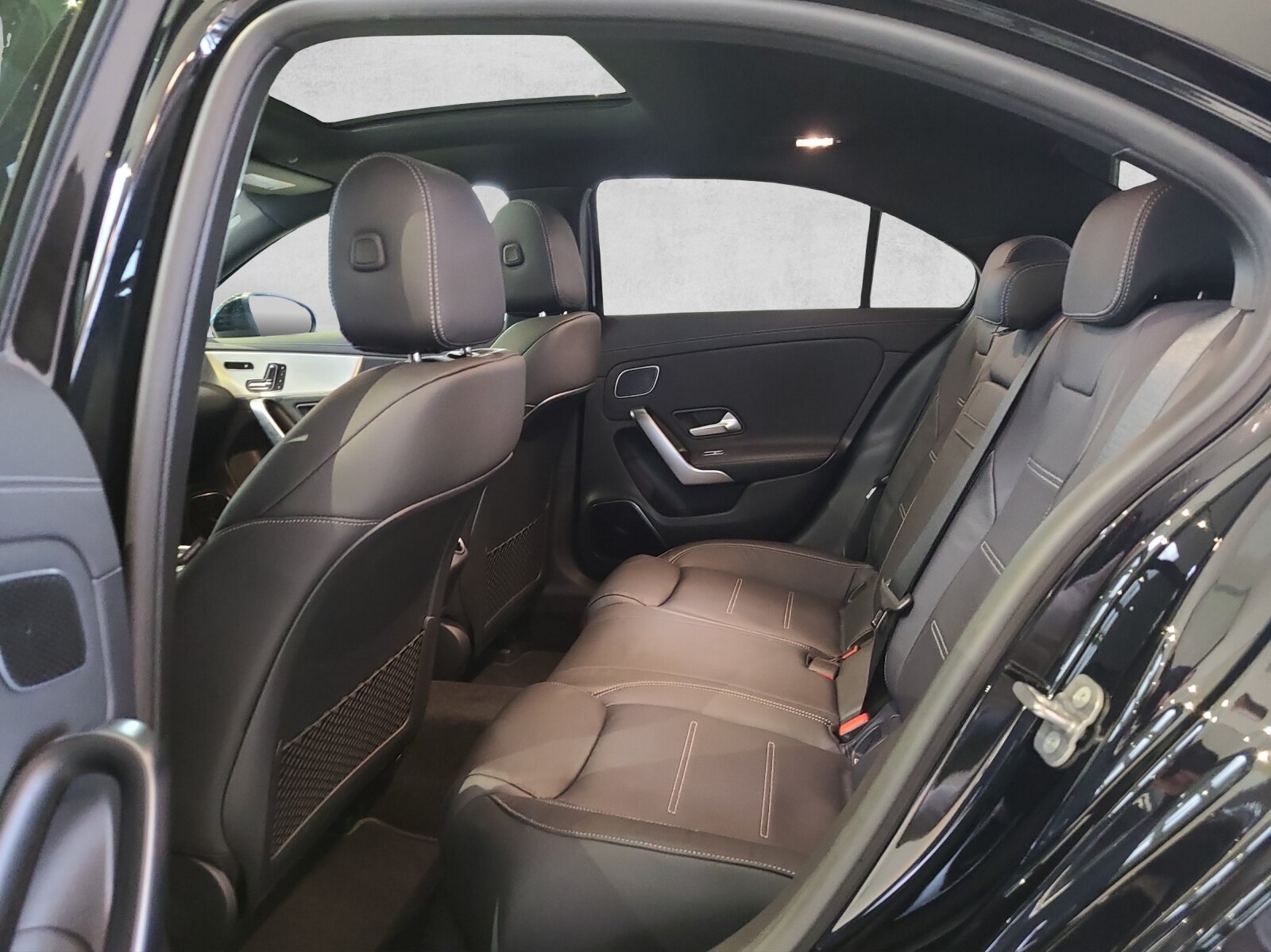 MERCEDES-BENZ A 250 AMG Line 4m, Mild-Hybrid Petrol/Electric, Second hand / Used, Automatic - 3